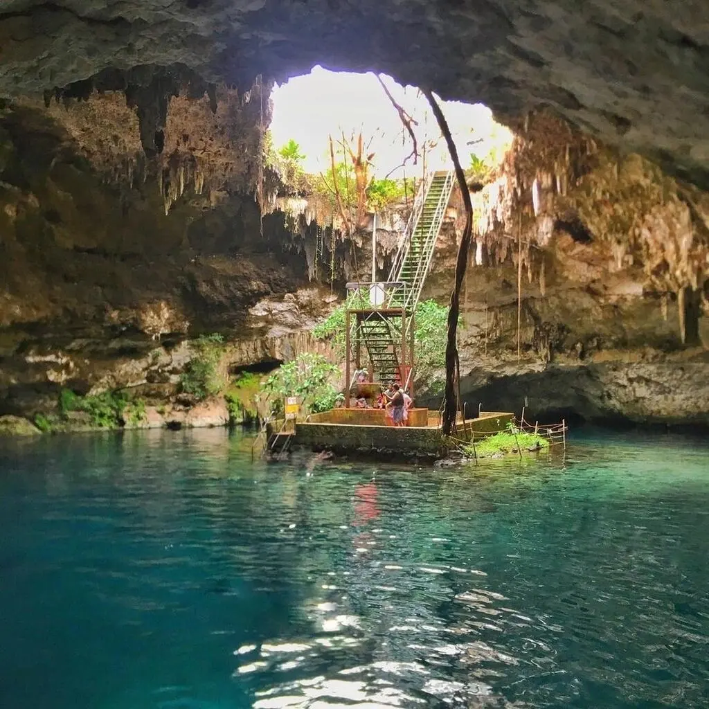 Cenote Yaxbacaltún Homún, Yucatán