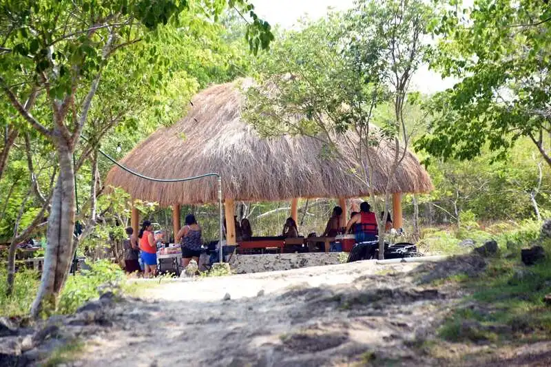 Palapa alimentos en Pool Uinic Cenote