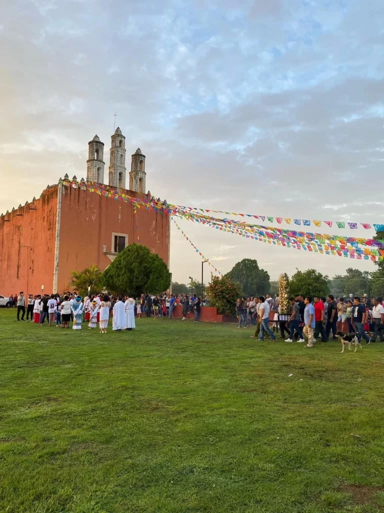 Iglesia Fiesta Tradicional Homún