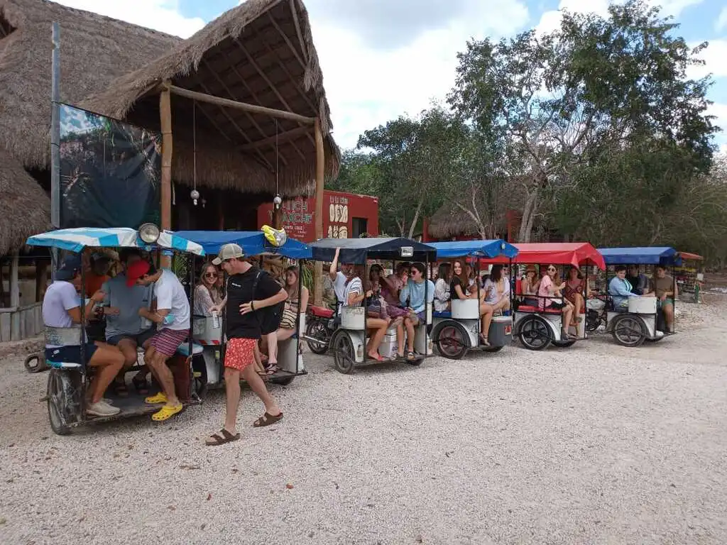 Recorrido en mototaxi para cenotes en Homún